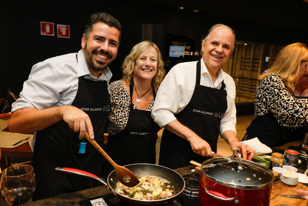 Raphael de Lucca e Cristiane Cortizo, da Copa, com Victor Baseggio, da CI