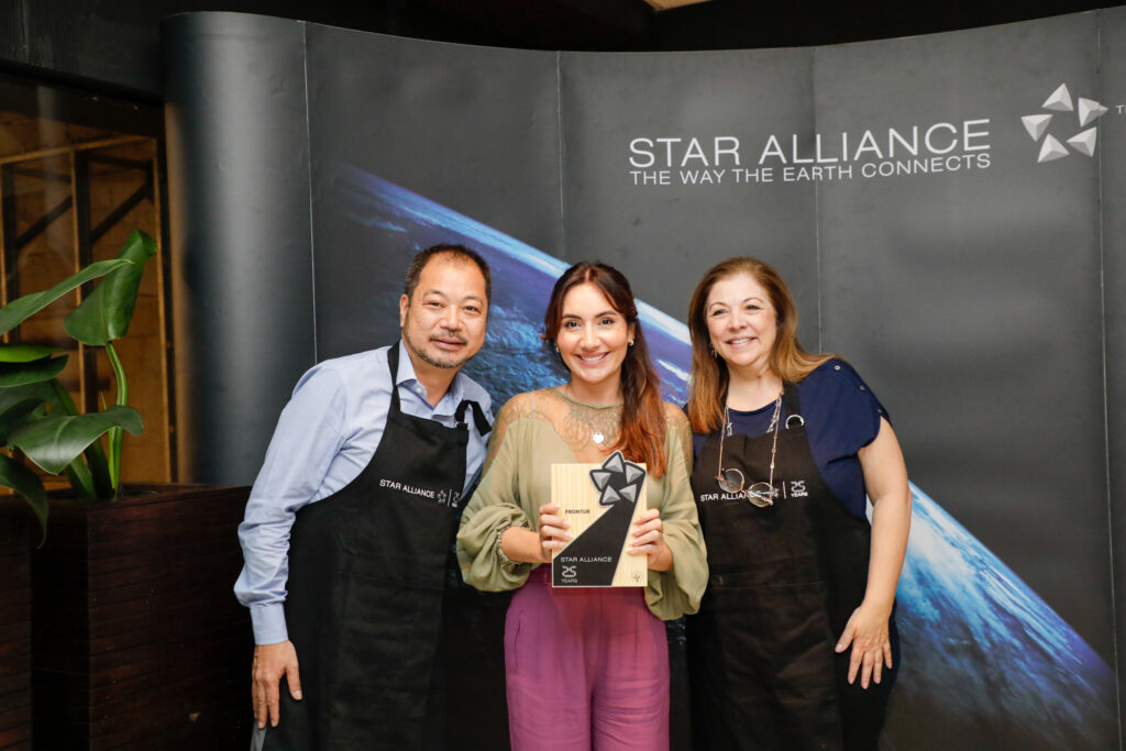 Danielle Meirelles, da Frontur, com Giancarlo Takegawa e Rosana Carvalho, da Air Canada