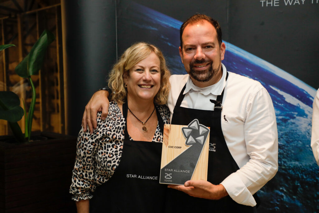 Rodrigo Martines, da CVC Corp, com Cristiana Cortizo, da Copa Airlines