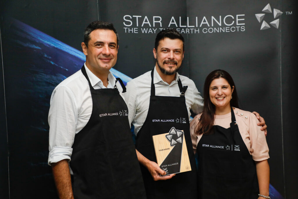 Fernando Sampaio, da Tour House, premiado pela TAP de Carlos Antunes e Renata Di Bernardo, da TAP