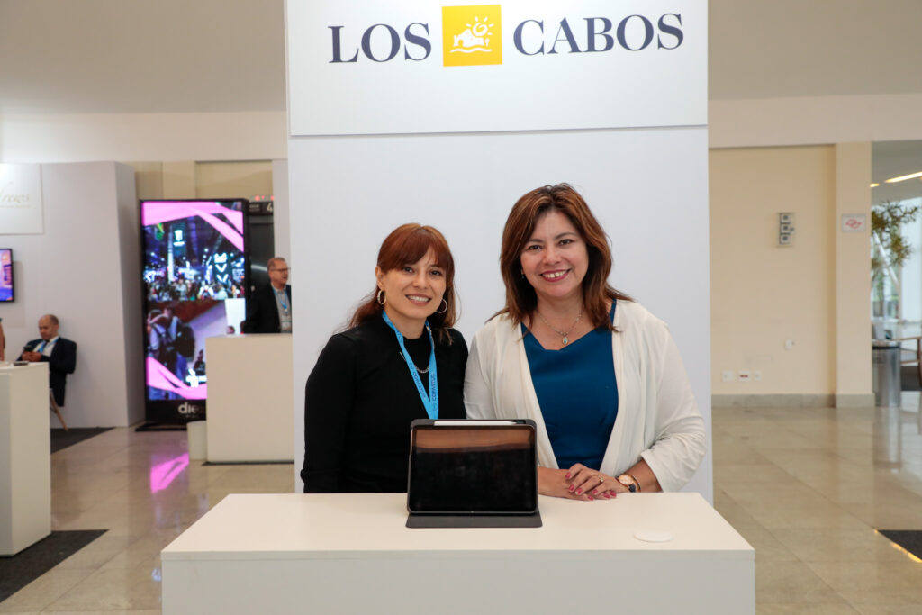 Wendy Ramirez e Diana Pomar, representando o destino Los Cabos