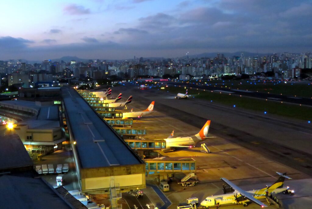 Congonhas e Santos Dumont esperam receber mais de 500 mil passageiros no feriadão Congonhas e Santos Dumont esperam receber mais de 500 mil passageiros no feriadão