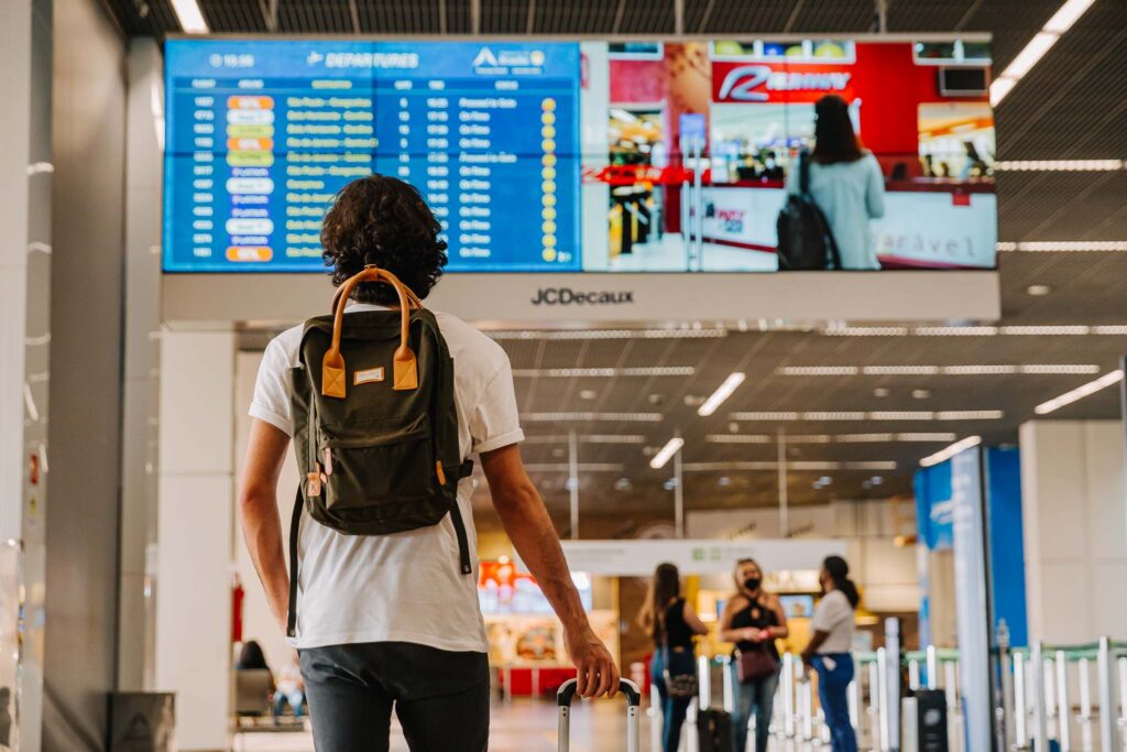 passageiro aeroporto divulgação inframerica Brasil terá alta de 25% em volume de assentos internacionais no 3T23; veja ranking nacional