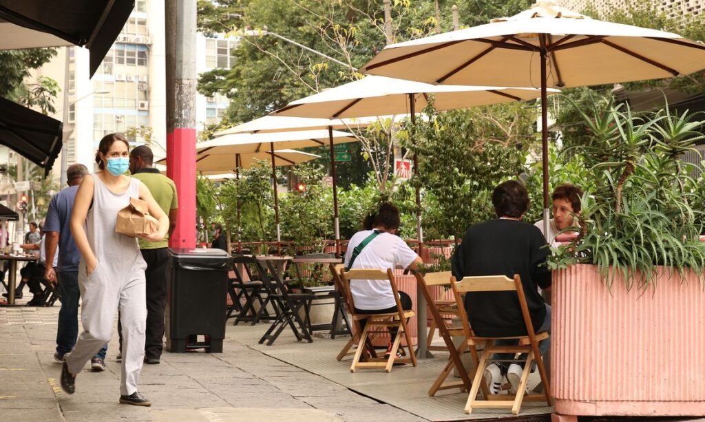 Abrasel celebra reinclusão de bares e restaurantes no Perse, mas condena exigência de Cadastur