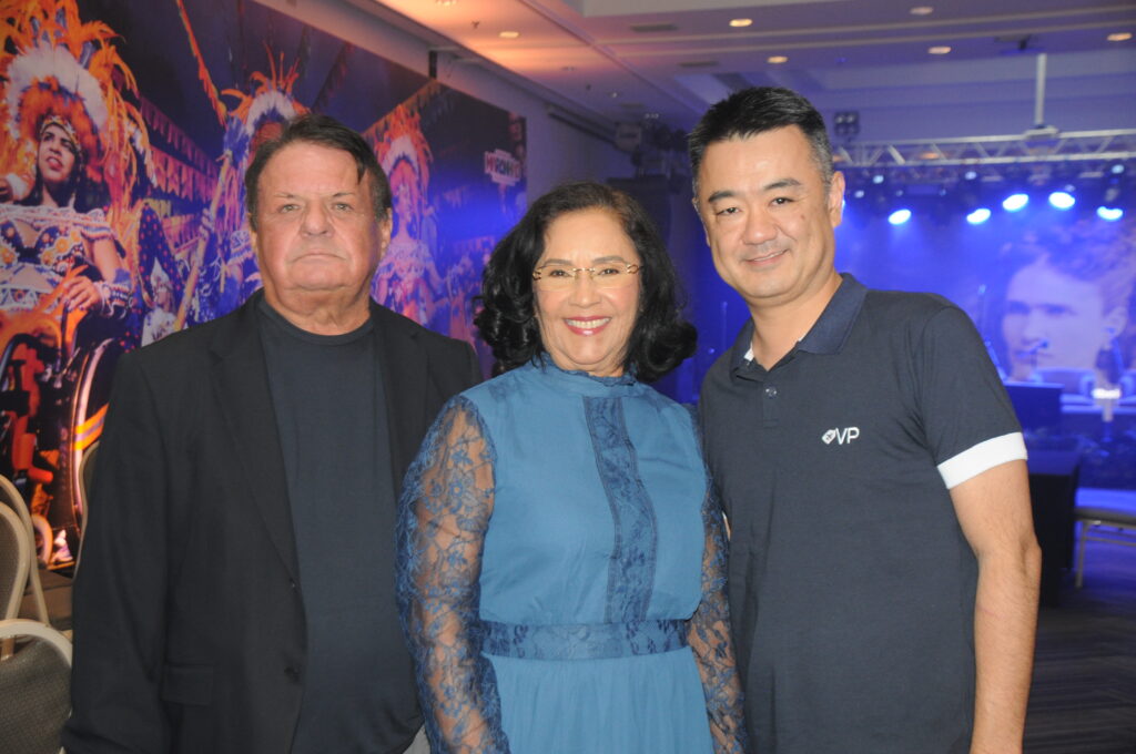 Airton Abreu, assessor especial do governador do Maranhão, Maria do Socorro, secretária de Turismo do Maranhão, e Renato Kido, da ViagensPromo