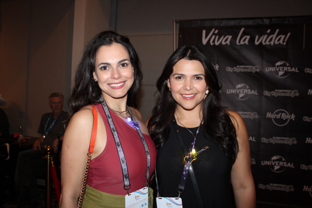 Alessandra Maia, da Hotelbeds, com Neli Boldt, de Las Vegas