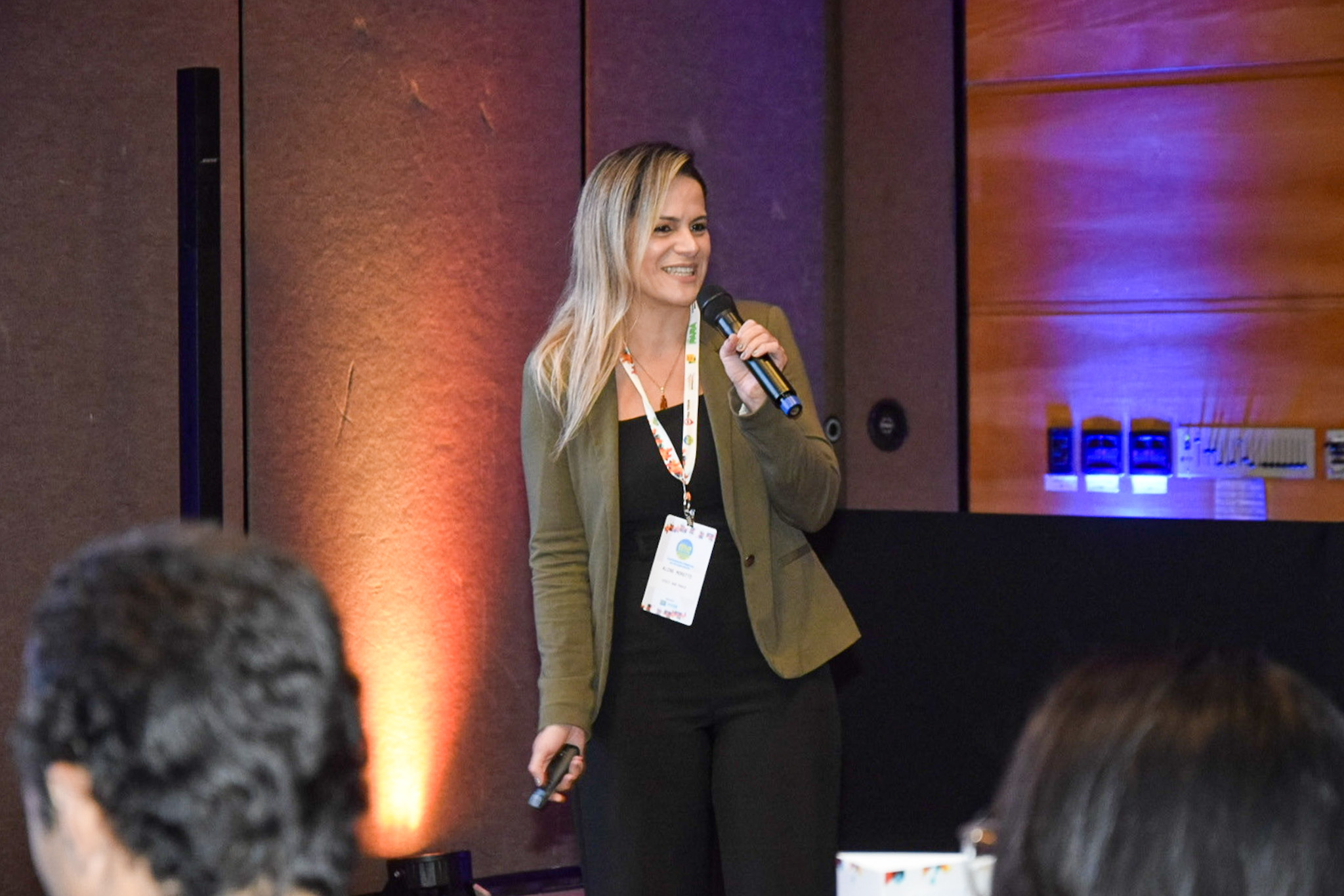 Aline Moretto, apresentando as atrações de São Paulo Aline Moretto, apresentando as atrações de São Paulo