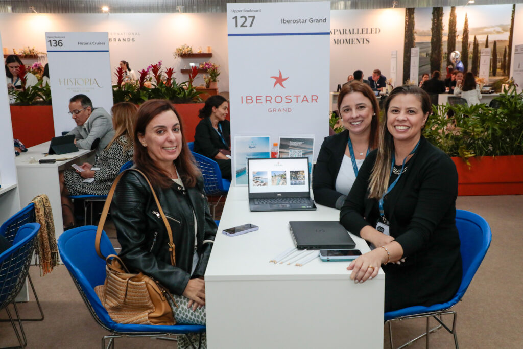 Ana Paula Nascif, da Europlan, com  Luciene Xavier e Juliana Ferreira, do Iberostar