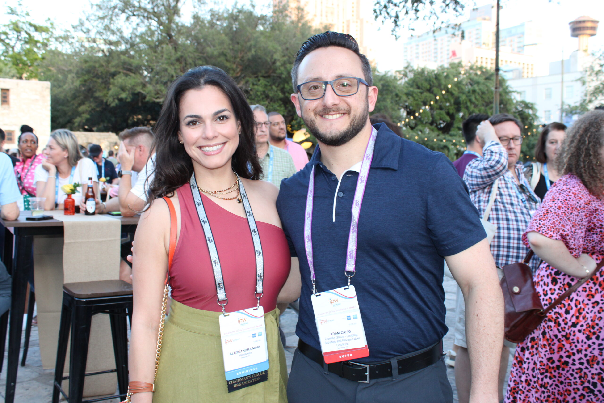 Alessandra Maia, da Hotelbeds, com Adam Calig, do Expedia Group Alessandra Maia, da Hotelbeds, com Adam Calig, do Expedia Group