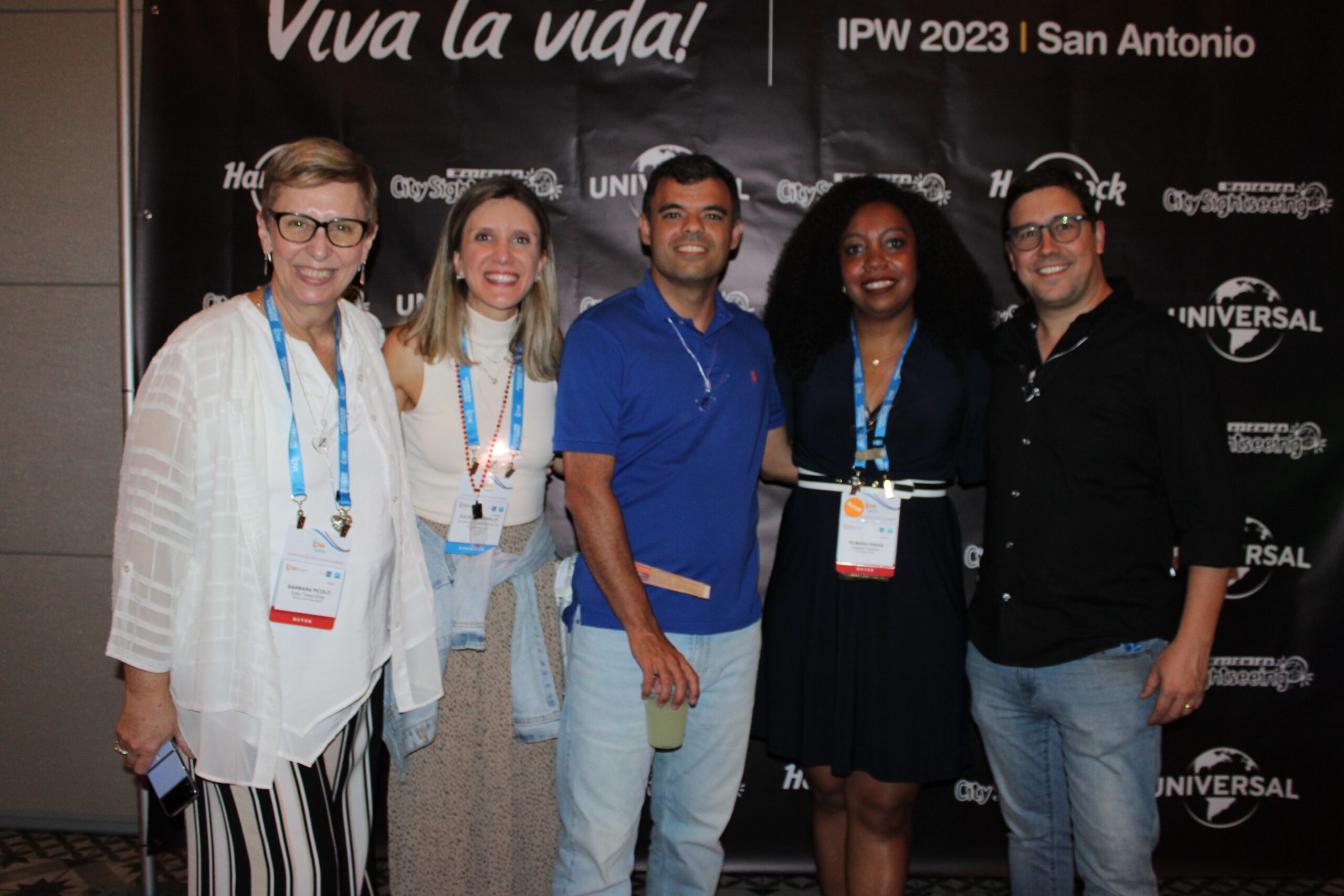 Barbara Picolo, da ETS, Juliana Baraldi e Renato Gonçalves, da Universal, Vilmara Souza, da Agaxtur, e Martin Diniz, da Universal Barbara Picolo, da ETS, Juliana Baraldi e Renato Gonçalves, da Universal, Vilmara Souza, da Agaxtur, e Martin Diniz, da Universal