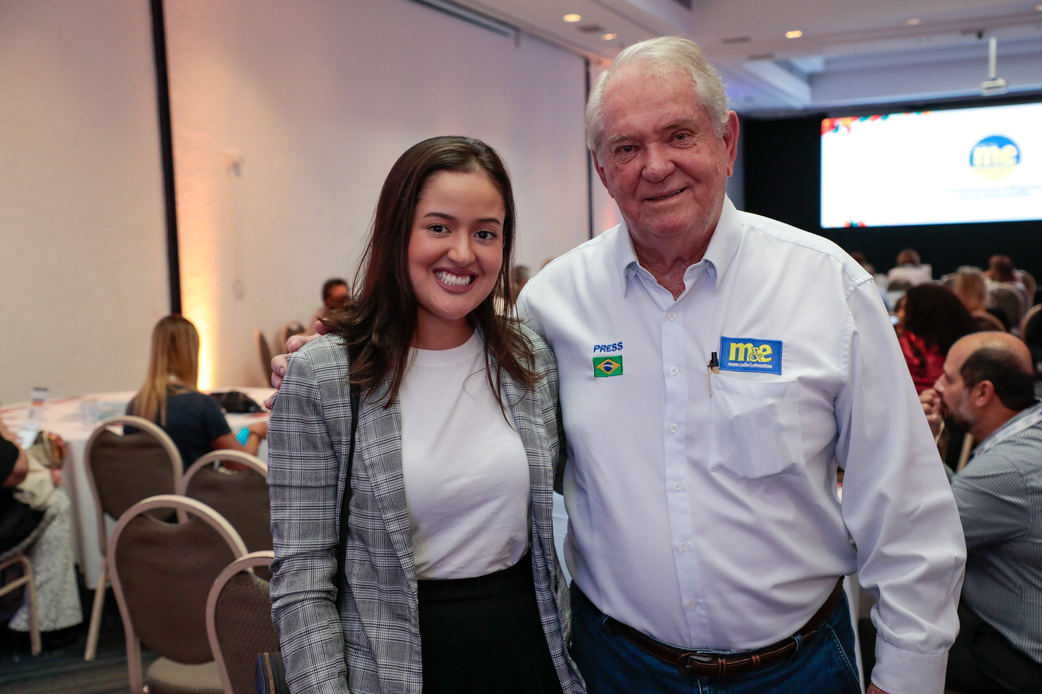 Bruna Dorazzo, da GOL, e Roy Taylor, do M&E Bruna Dorazzo, da GOL, e Roy Taylor, do M&E