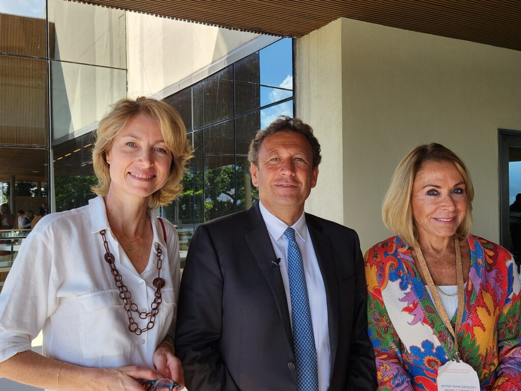 Caroline Putinok, Atout France, Fraçois de Canson, presidente do CRT PACA, e Cynthia Rodrigues, da Interep São Paulo