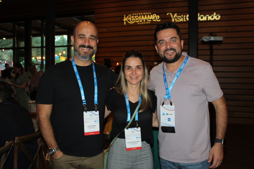 Celso Borges, da ViagensPromo, Thais Machado, da FRT, e Waldemir Junior, da Orinter