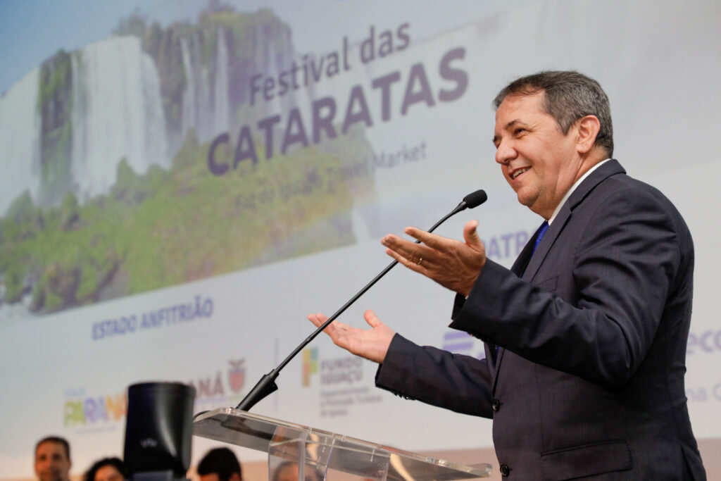 Chico Brasileiro prefeito de Foz do Iguacu Festival das Cataratas 2023 reúne autoridades em cerimônia de abertura em Foz do Iguaçu