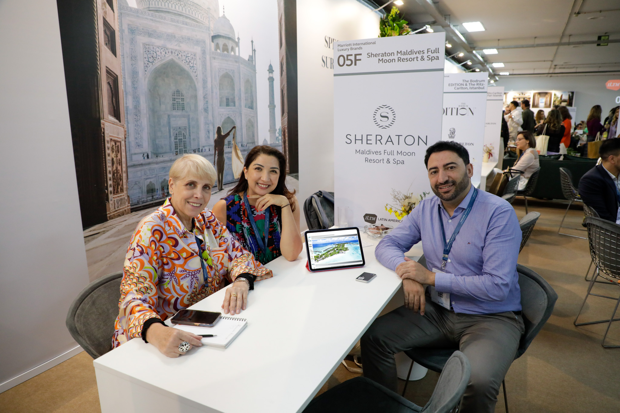 Christina Kker, da BG; Jennifer Woods, do Sheraton Maldives Full Moon Resort & Spa; e Alessandro Azevedo, da AZ Travel Christina Kker, da BG; Jennifer Woods, do Sheraton Maldives Full Moon Resort & Spa; e Alessandro Azevedo, da AZ Travel