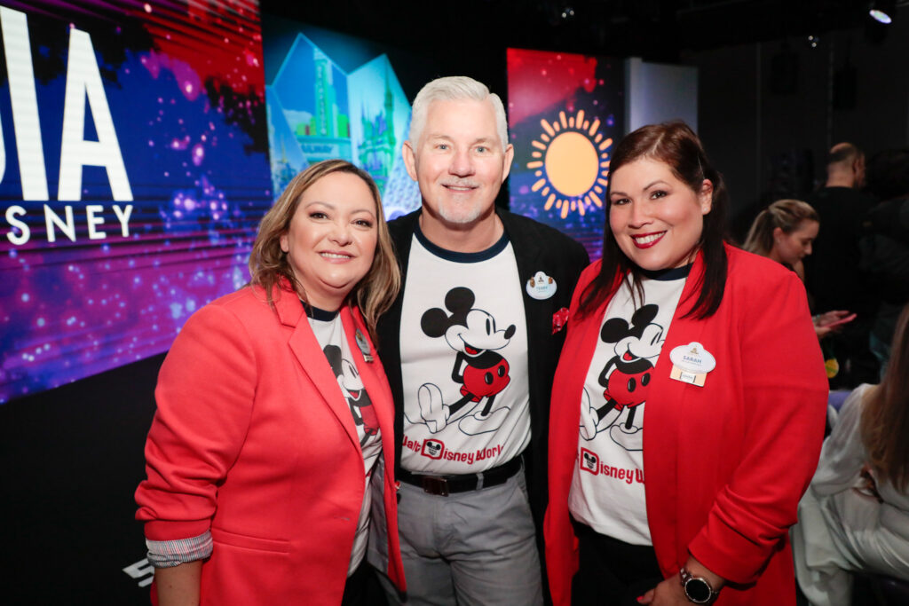 Cinthia Douglas, Terry Brinkoetter, e Sarah Domenech, da Disney