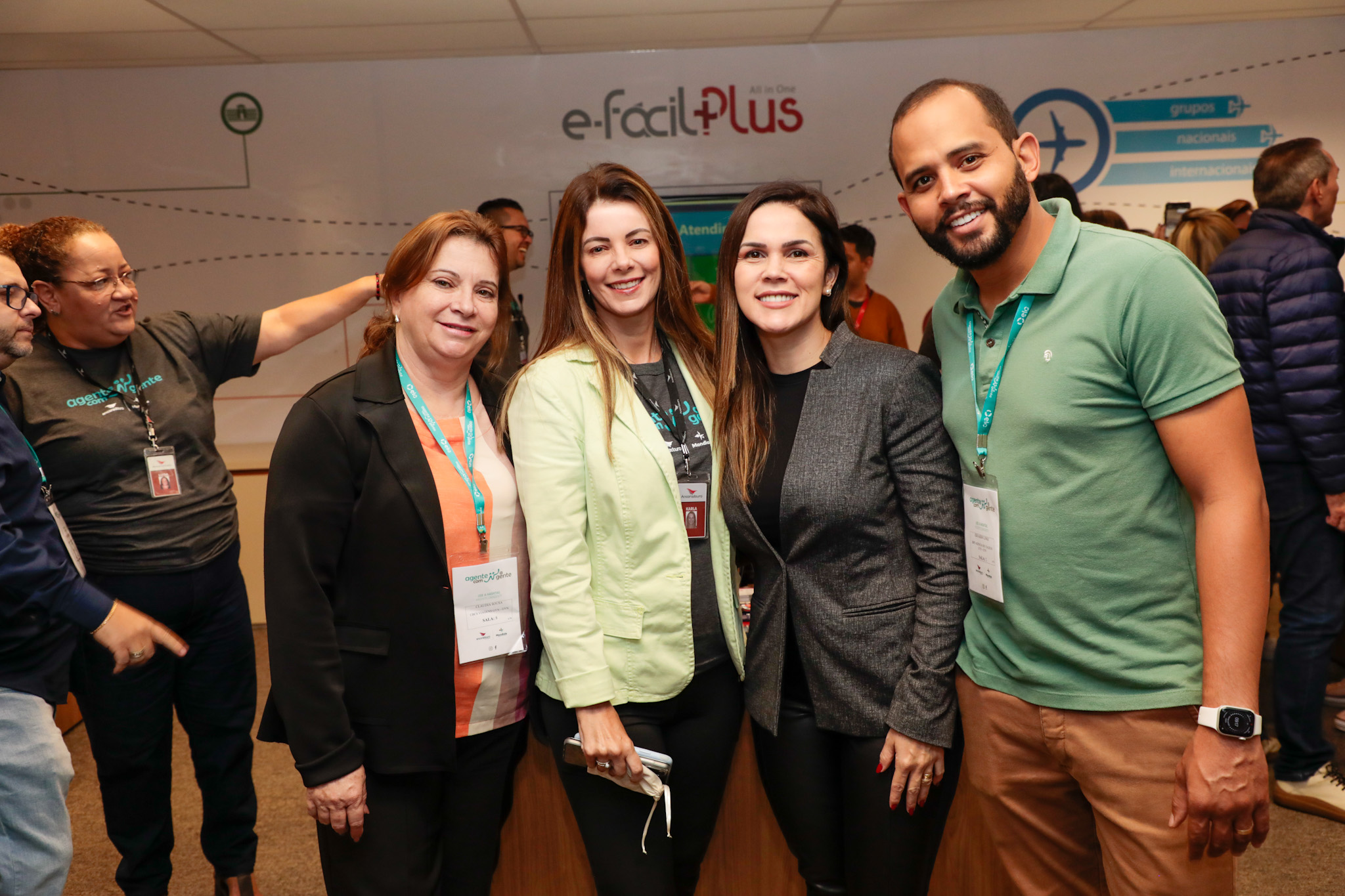 Claudia Sousa, da CBCS, Karla Reis, da Ancoradouro, Valéria Nogueira, do Viaje Bem Mais, e Eduardo Linke, da BBT Agencia de Viagens Claudia Sousa, da CBCS, Karla Reis, da Ancoradouro, Valéria Nogueira, do Viaje Bem Mais, e Eduardo Linke, da BBT Agencia de Viagens