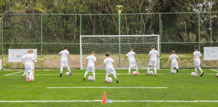 Grand Palladium Imbassaí promove projeto em parceria com Real Madrid nas férias de julho 1 Criancas aprendem tecnicas e taticas profissionais de um dos melhores clubes de futebol do mundo Imagem Palladium Hotel Group e1683051722462 Grand Palladium Imbassaí promove projeto em parceria com Real Madrid nas férias de julho