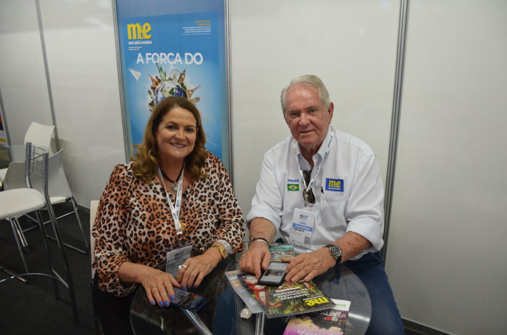 Dirlei Barbieri Rofner, da Secretaria de Turismo de Santa Catarina e Roy Taylor, presidente do M&E