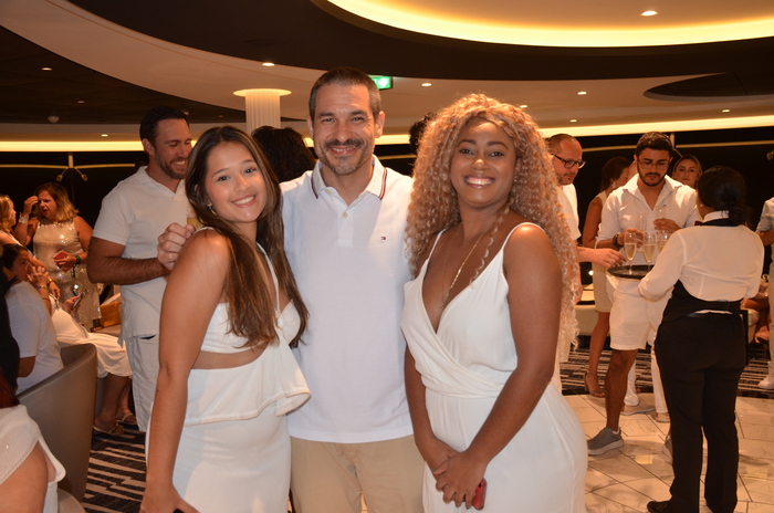 Ignacio Palacios, da MSC junto com Sarah Sommerfeld e Shai de Souza, da Marítimos Ignacio Palacios, da MSC junto com Sarah Sommerfeld e Shai de Souza, da Marítimos