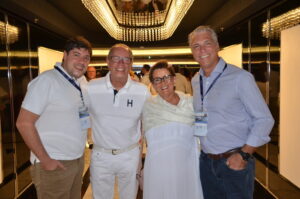 Ines Barbosa Bellini e Osmar Agular, da Mendes Tur entre Paulo Szczerbenko e Alex Calabria, da Krooze
