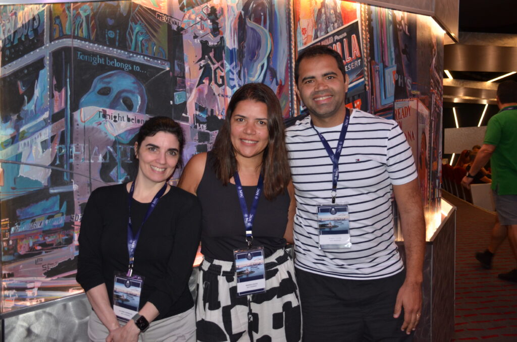 Ariana Carvalho junto com Marisa e Flavio Couto, da Best Cruzeiros