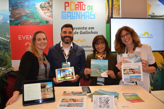 Daniela Alencar, Diego Ribeiro, de Porto de Galinhas, Aline Nascimento, do Grupo Armação e Valeria Ferreira, do Lup Beach Club Daniela Alencar, Diego Ribeiro, de Porto de Galinhas, Aline Nascimento, do Grupo Armação e Valeria Ferreira, do Lup Beach Club