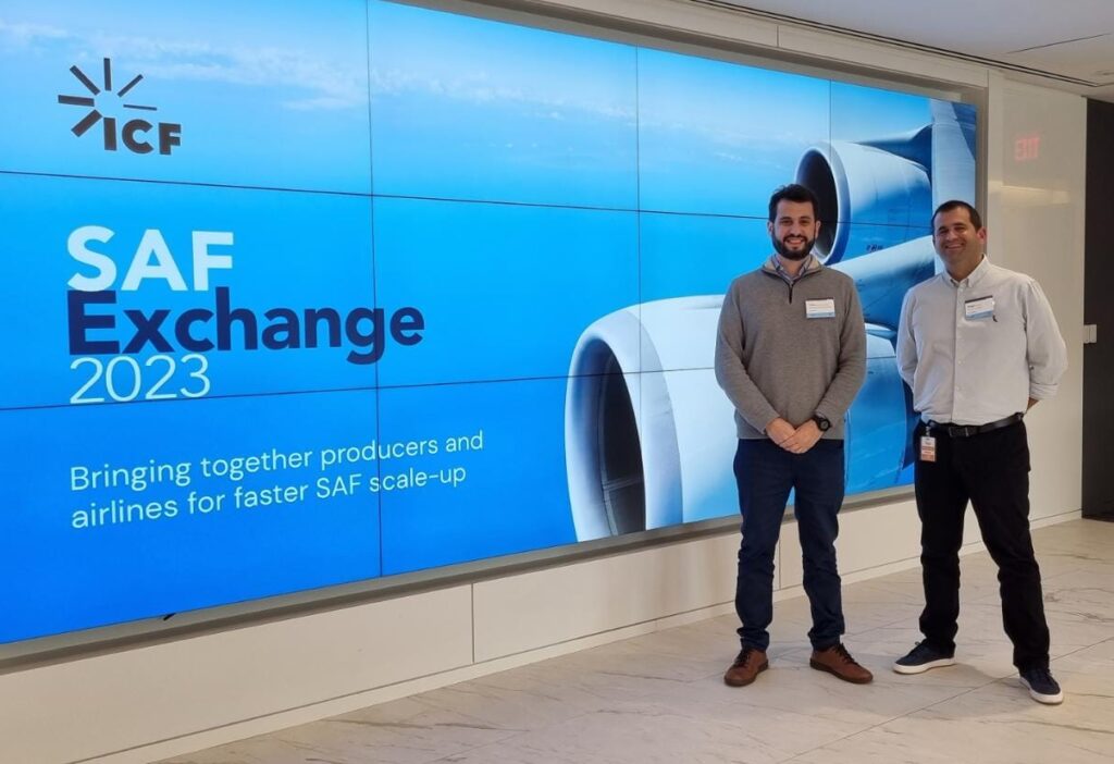 Da esquerda para direita Filipe Alvarez e Diogo Youssef e1683221304856 Azul marca presença em evento internacional sobre combustível sustentável de aviação