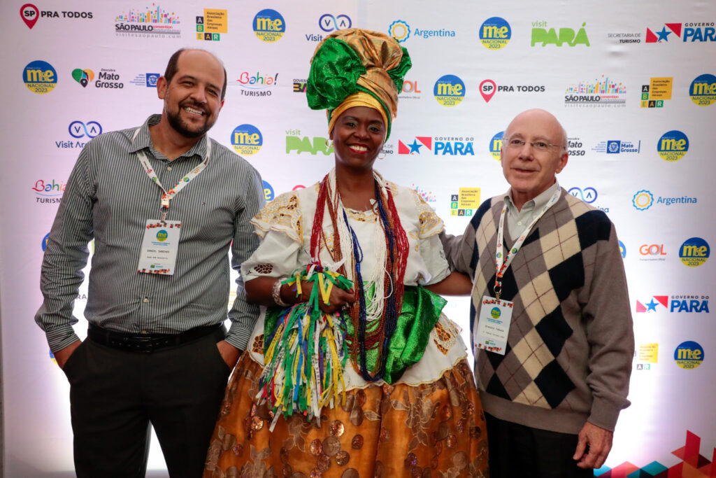 Daniel Sanches, da MHB Hotelaria, Marly Trindade, da Setur-BA, e Drausio Tabuso, da D. Tabuso Turismo