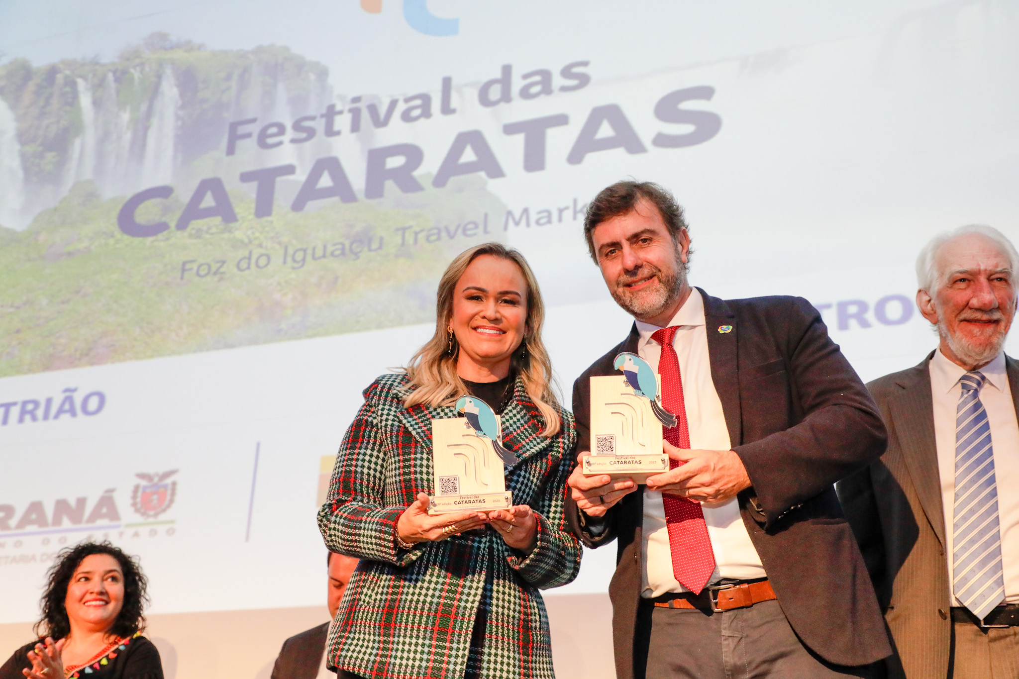 Daniela Carneiro, ministra do turismo, e Marcelo Freixo, presidente da Embratur