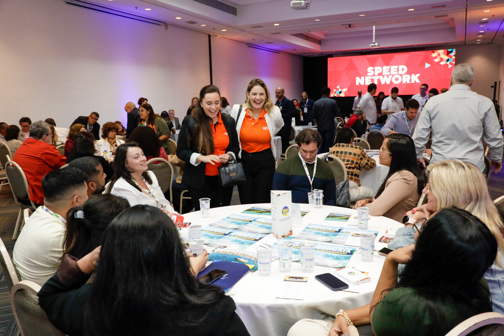 Danielle Farinho, e Dayana Abrantes, da GOL Danielle Farinho, e Dayana Abrantes, da GOL