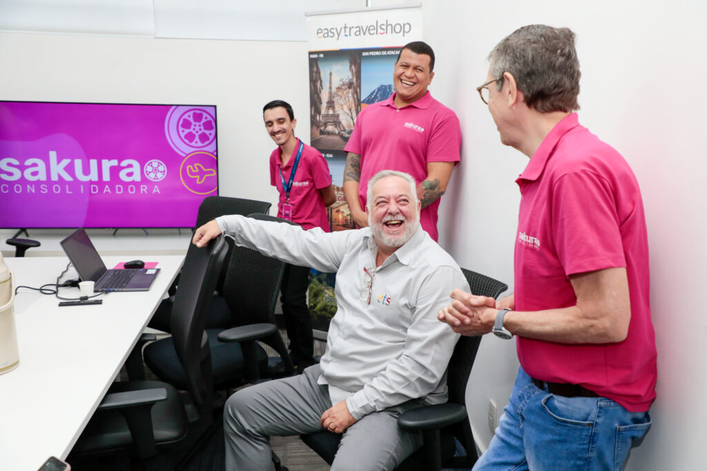 Denis Lentini, gerente de terrestre da Sakura, Tiago Souza, gerente de TI, da Sakura, Michael Barkoczy, da ETS, e Cássio Oliveira, diretor da Sakura