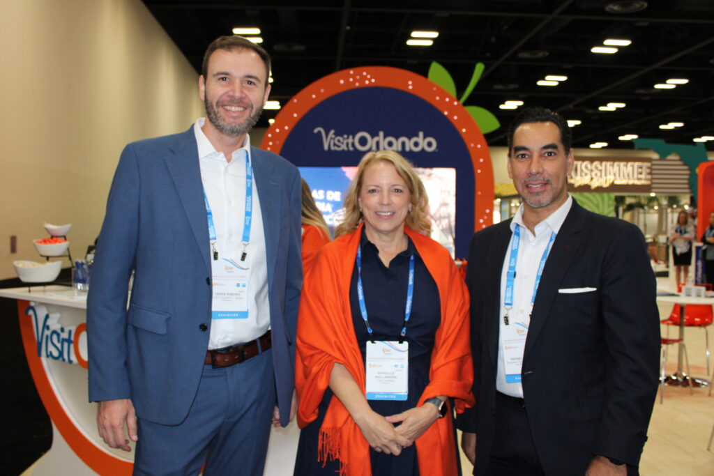 Denis Ribeiro, da Aviareps, com Danielle Hollander, do Visit Orlando, e Rafael Aponte, da Aviareps