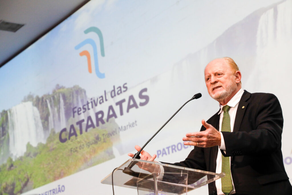 Deputado Federal Vermelho durante abertura do Festival das Cataratas