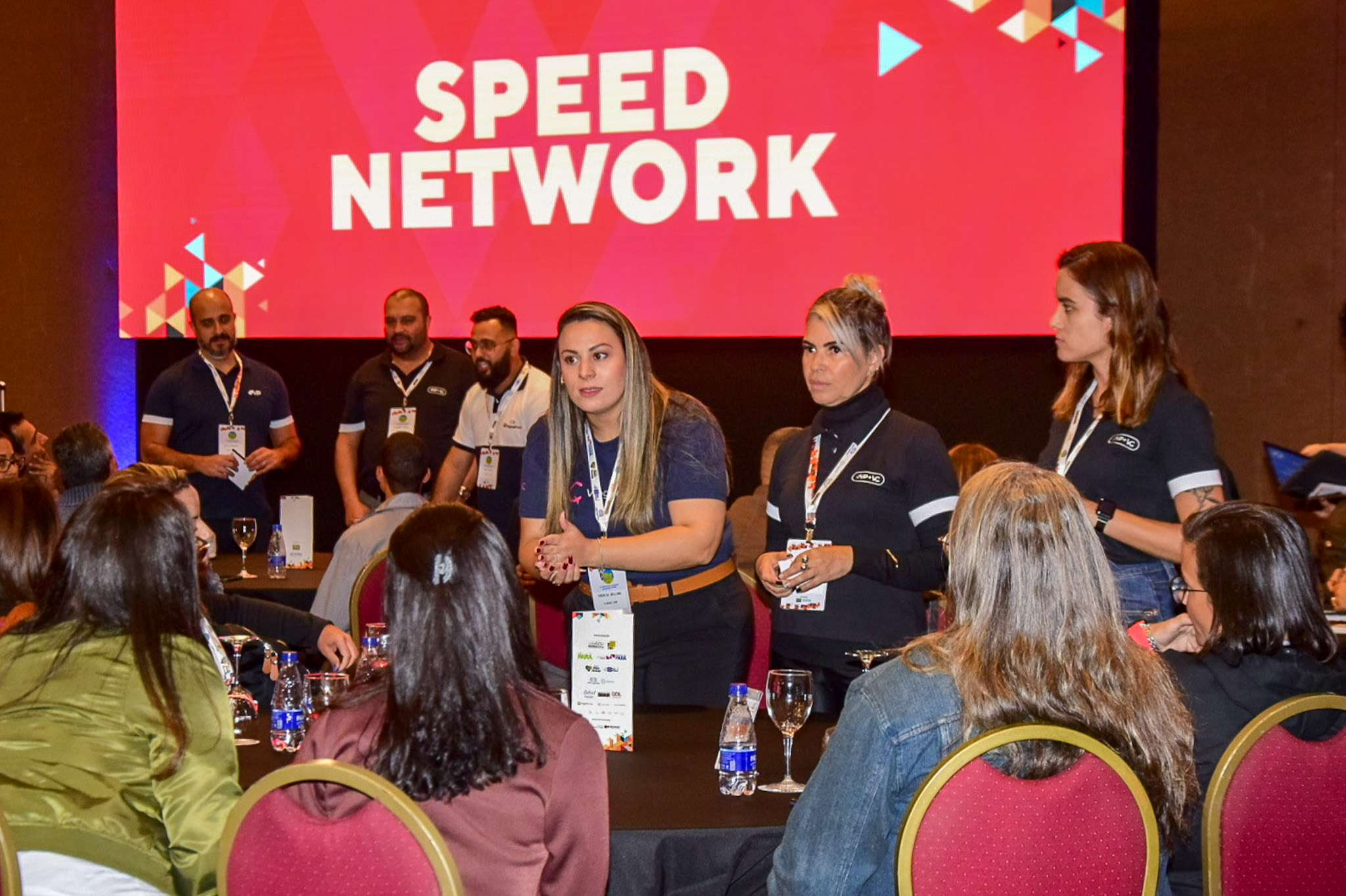 Equipes da ViagensCorp e ViagensPromo durante o speed network do M&E Equipes da ViagensCorp e ViagensPromo durante o speed network do M&E
