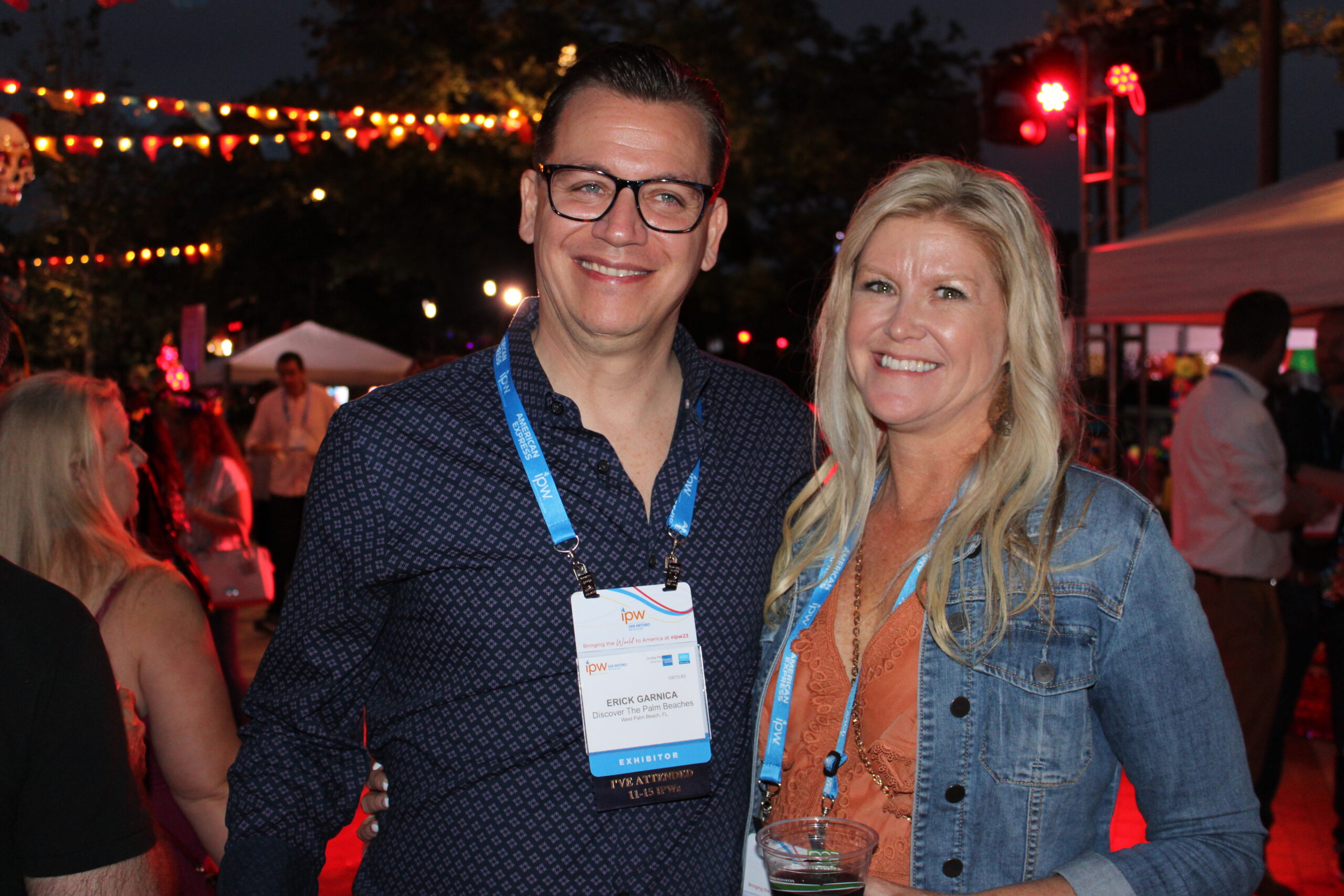 Erick Garnica, do Discover Palm Beaches, e Kelly Defebo, do Visit Sarasota Erick Garnica, do Discover Palm Beaches, e Kelly Defebo, do Visit Sarasota