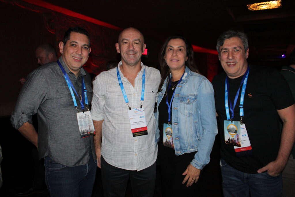 Fabiano Camargo, da CT Operadora, Ronnie Correa e Liliane Jacob, da Abreu, e Alexandre Lima, da New It