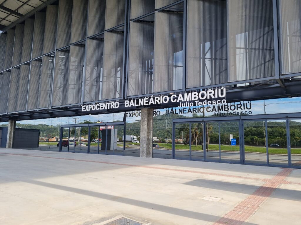 Expocentro Balneário Camboriú completa um ano e se consolida como novo destino de eventos 1 Fachada 2 Expo Expocentro Balneário Camboriú completa um ano e se consolida como novo destino de eventos