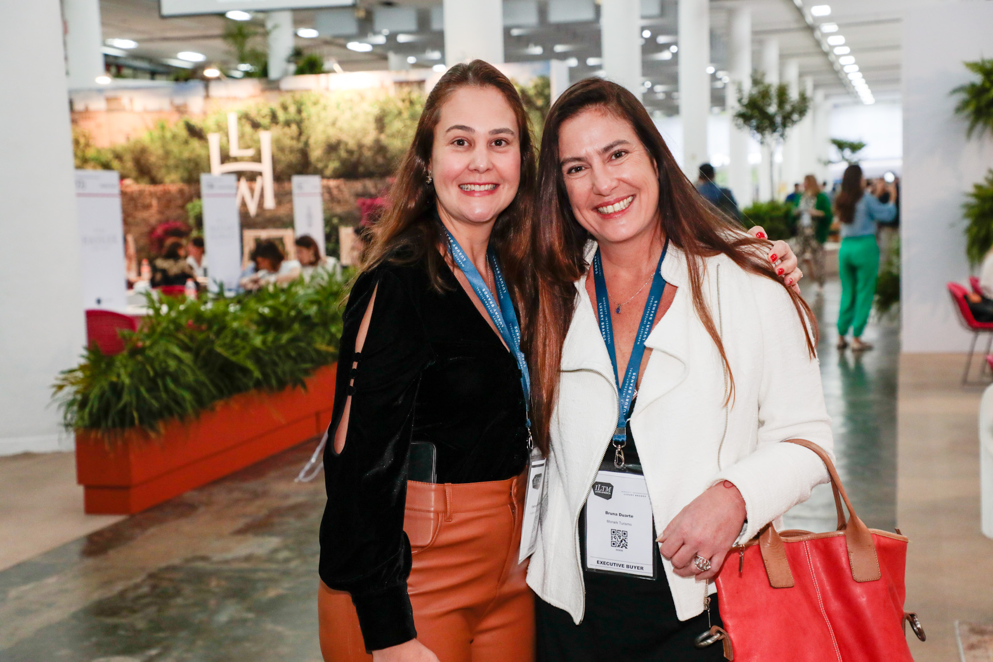 Fernanda Carvalho, da Preferred Hotels & Resorts e Bruna Duarte, da Monark Turismo
