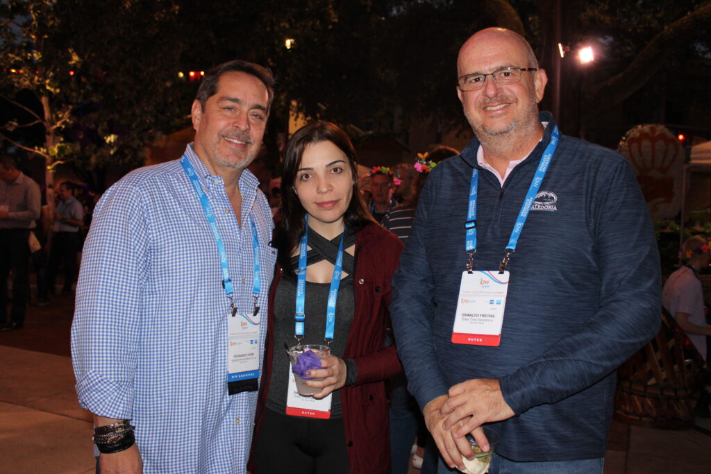 Fernando Harb, da Spotlight, com Daniela Basseto e Oswaldo Freitas, da Easy Time Operadora