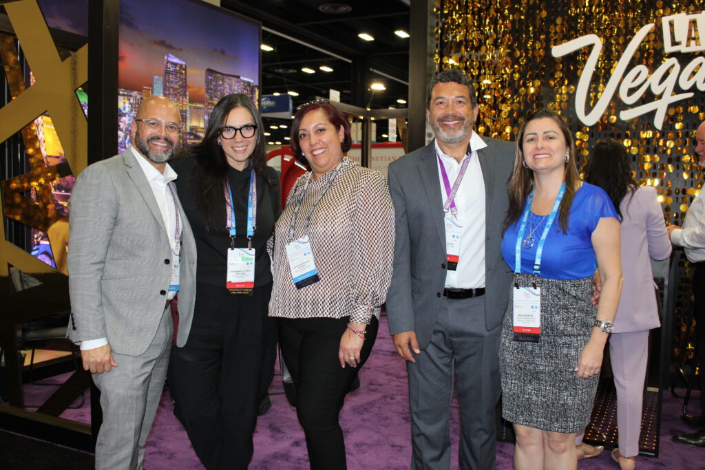 Fernando Hurtado, de Las Vegas, Giovanna Paulineli, da Orinter, Leticia Gonzalez-Alvarez, da Leti Travel, Jorge Souza, da Orinter, e Melissa Rosa, da Interep