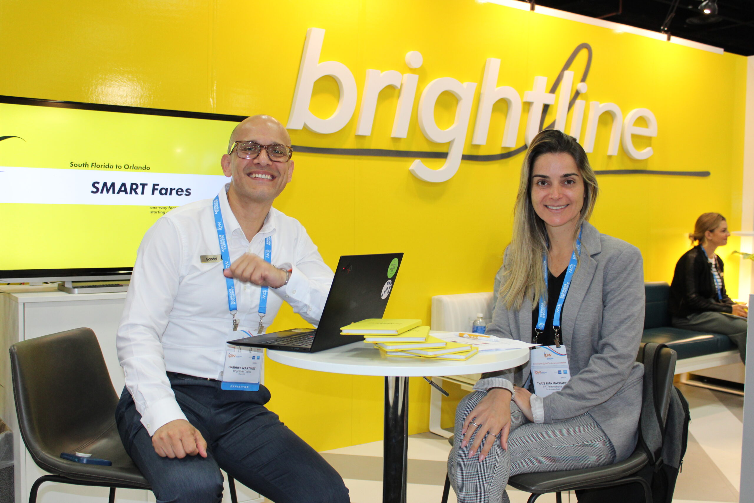 Gabriel Martinez, do Brightline, com Thais Machado, da FRT Gabriel Martinez, do Brightline, com Thais Machado, da FRT