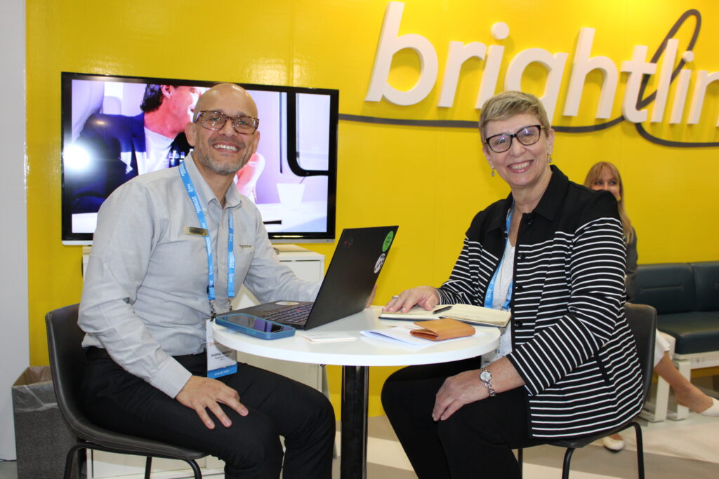 Gabriel Martinez, do Brightline, e Barbara Picolo, da ETS