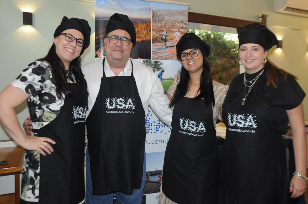 Guilherme Campos, da Flot, com Lizandra Pajak, Ingrid Santos e Ana Elisa Facchinato, do Brand USA