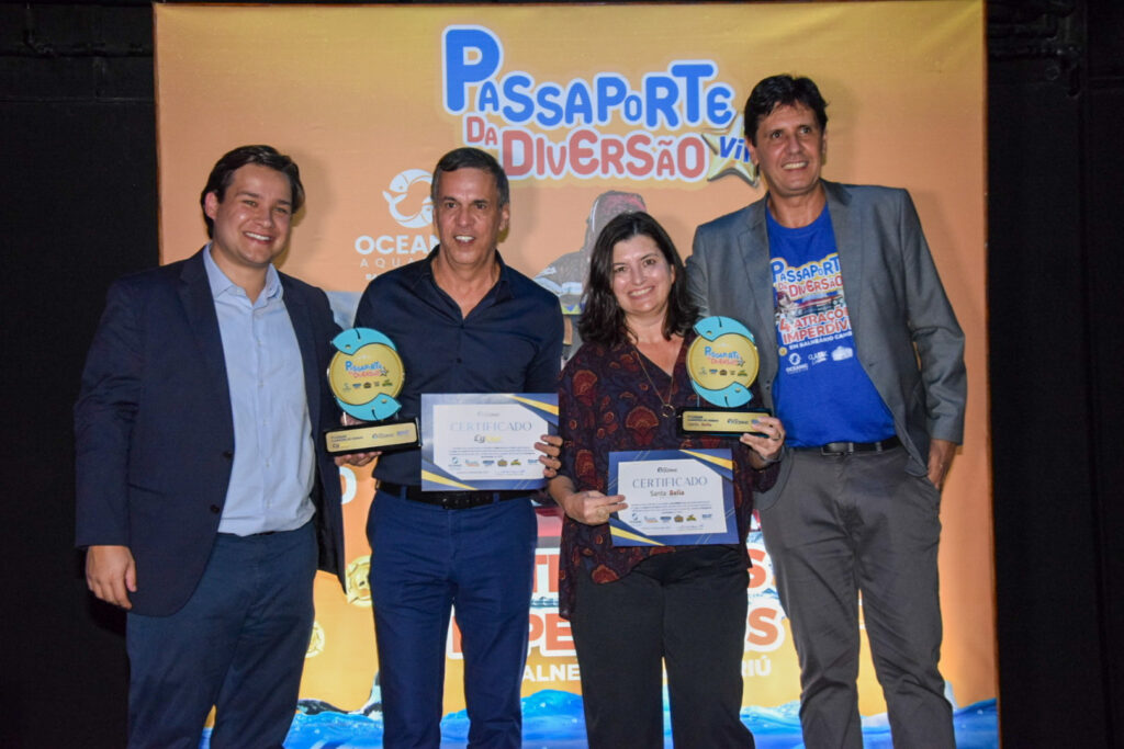 Representantes da CGTur + Santa e Bella, vencedoras na categoria Receptivo Local