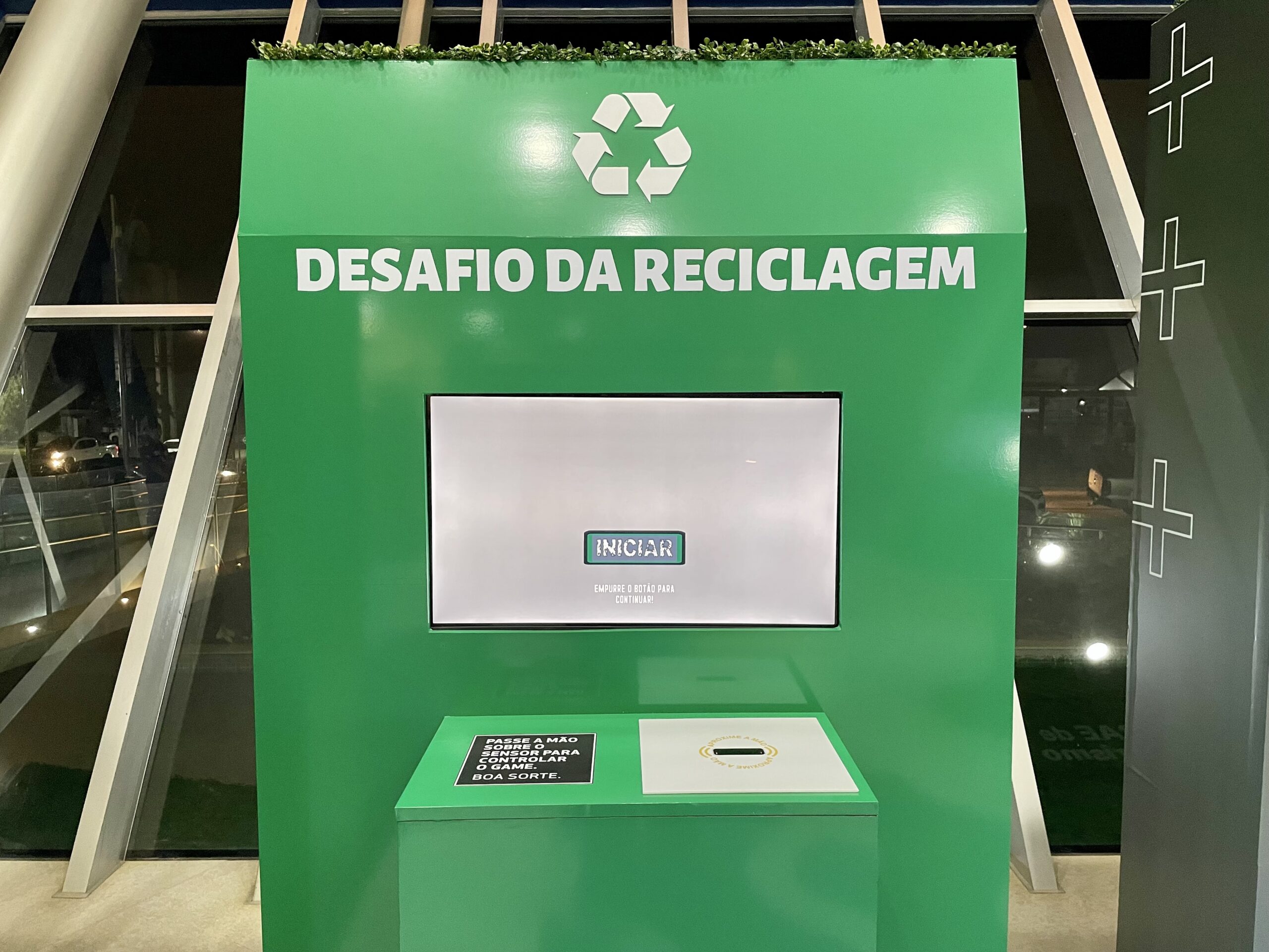 Desafio da reciclagem, totem interativo com objetivo de conscientizar o público Desafio da reciclagem, totem interativo com objetivo de conscientizar o público