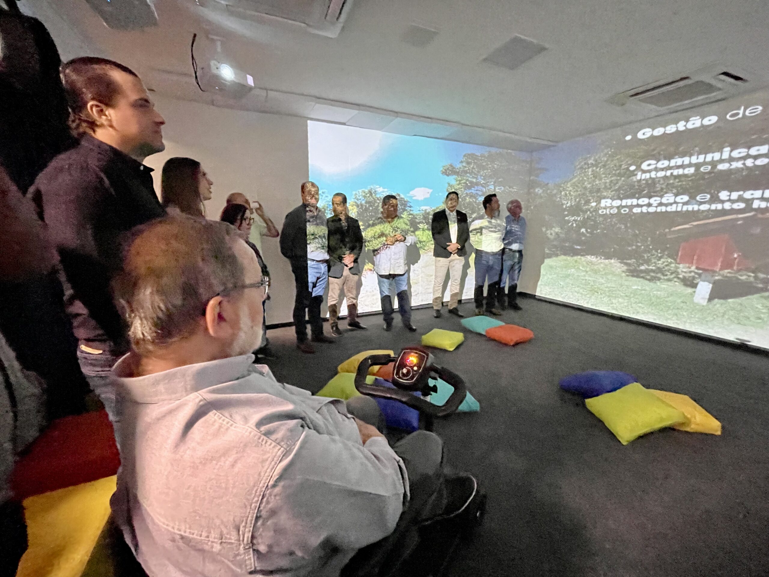 Sala 270°, que oferece uma imersão visual e auditiva no conteúdo Sala 270°, que oferece uma imersão visual e auditiva no conteúdo