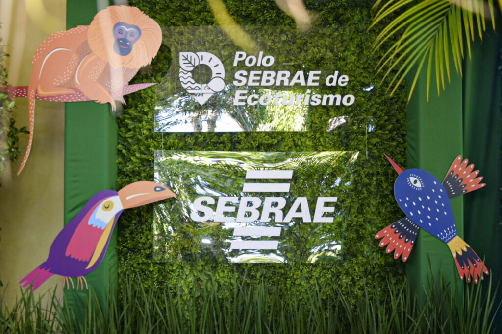 Painel do Sebrae enaltecendo o foco em ecoturismo