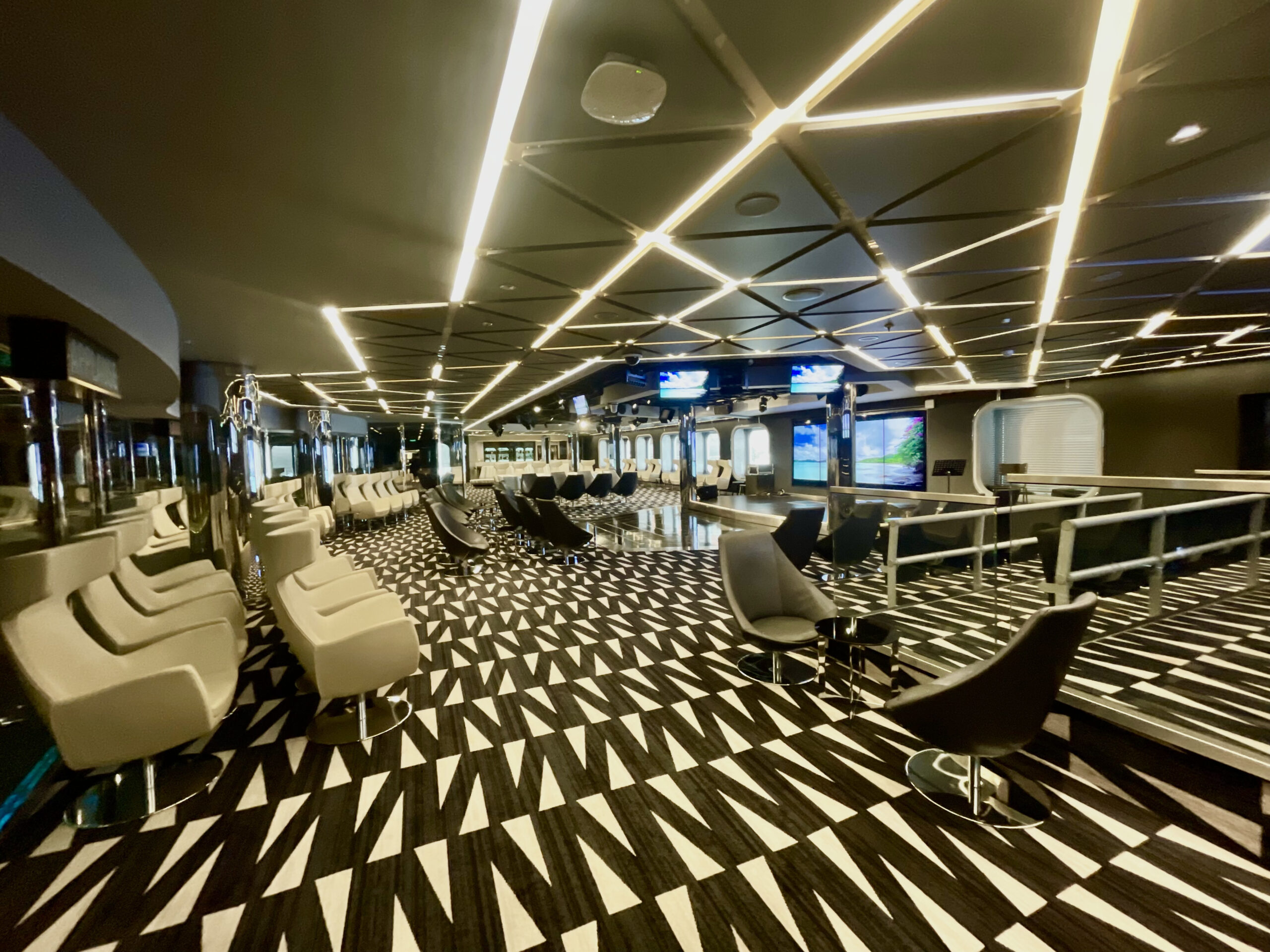O navio conta com um bar "esportivo", que transmite partidas de diversos esportes O navio conta com um bar "esportivo", que transmite partidas de diversos esportes