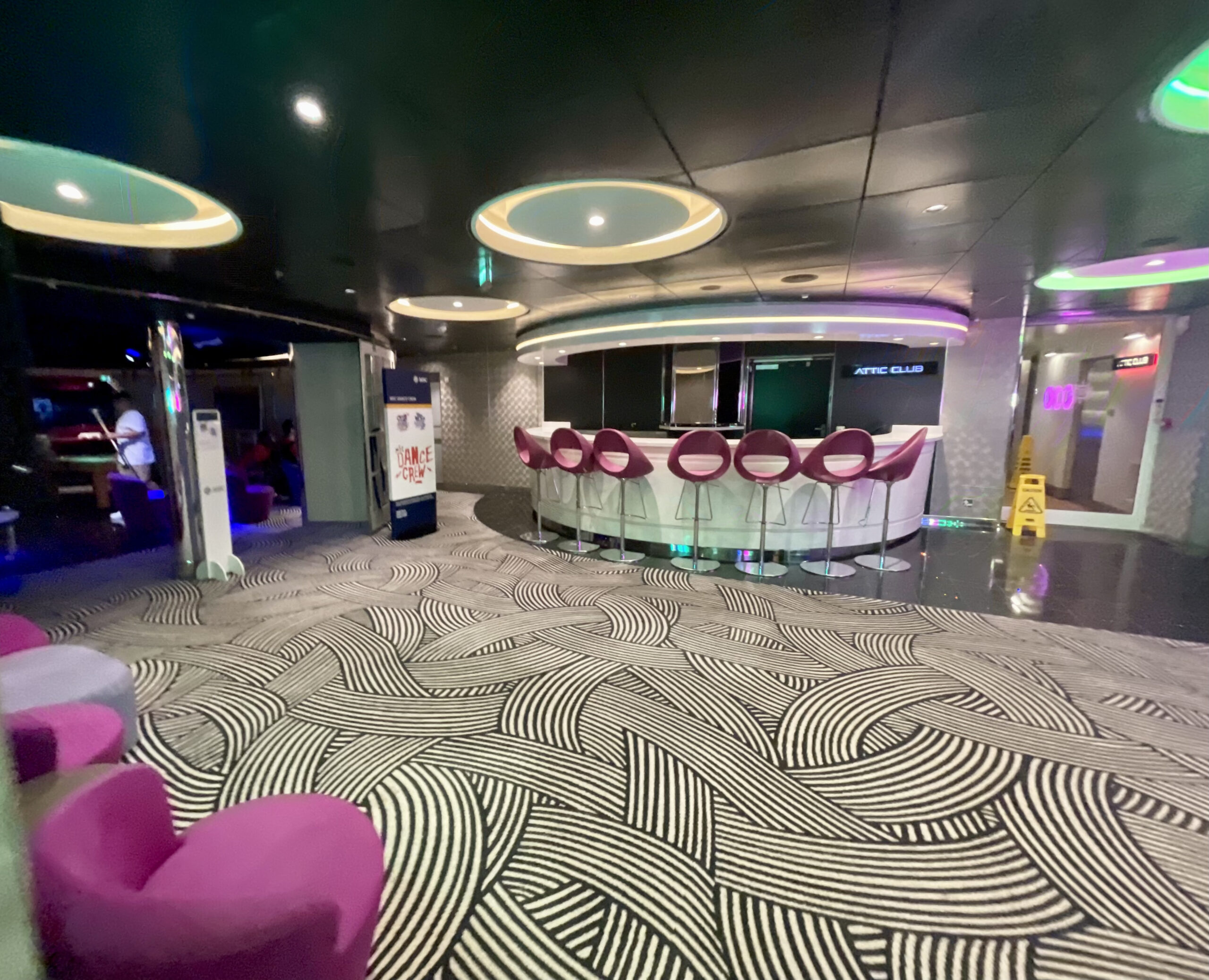 O Attic funciona como uma balada para crianças e jovens O Attic funciona como uma balada para crianças e jovens
